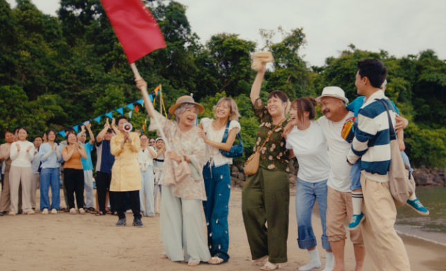Nhà mình đi thôi theo chân chuyến du xuân của một gia đình bốn thế hệ