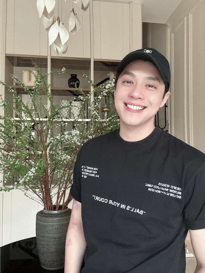 Noo Phước Thịnh được nhận xét trẻ trung, sở hữu vẻ ngoài điển trai.