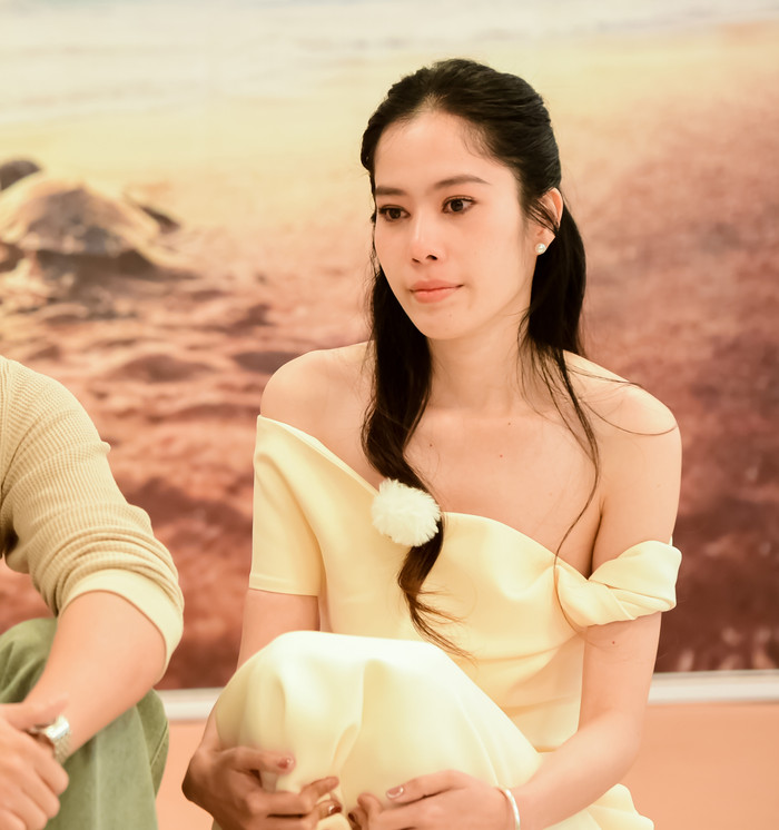 Nam Em diễn xuất trước các giám khảo trong buổi casting.