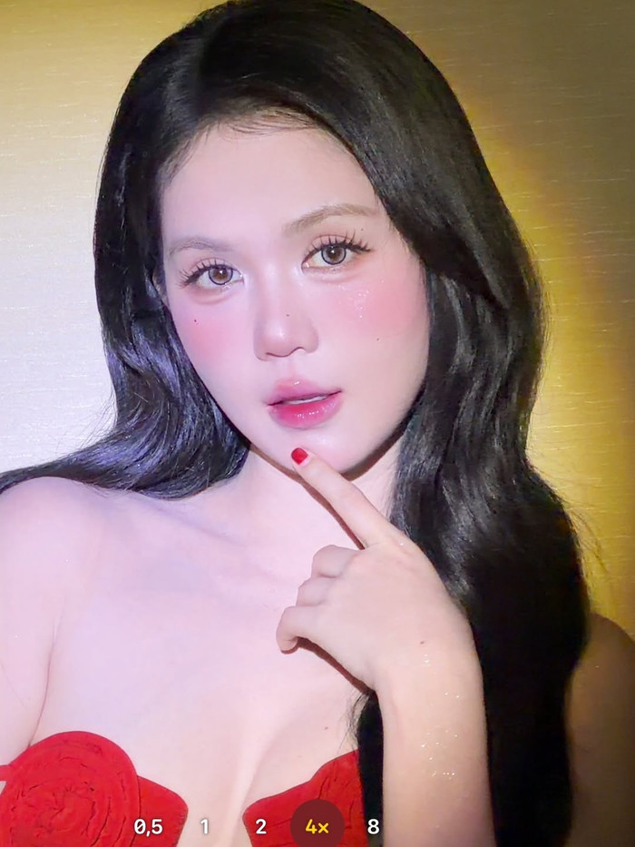 Cứ mỗi lần xuất hiện, Ngọc Trinh lại thu hút ánh nhìn từ công chúng.