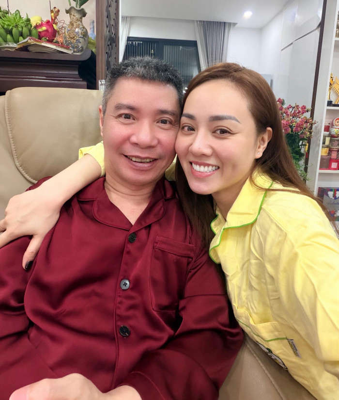 NSND Công Lý đã thôi việc ở Nhà hát Kịch Hà Nội từ tháng 4 năm ngoái, còn vợ nam nghệ sĩ hiện làm trong lĩnh vực truyền thông. Ảnh: FBNV