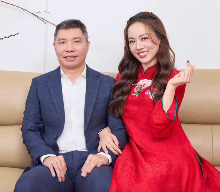 Vợ NSND Công Lý tích cực chia sẻ ảnh chồng trên mạng xã hội. Ảnh: FBNV