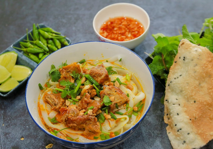 Nếu Mai Tài Phến ra Đà Nẵng cùng Mỹ Tâm, những món ăn nào có thể khiến anh mê ngay từ lần đầu? Ảnh 2