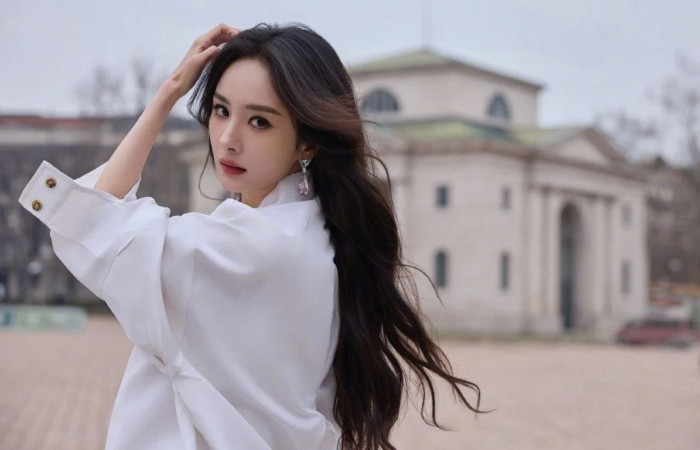 Trong thời gian trở lại đây, Dương Mịch vướng nhiều tranh cãi về phong độ diễn xuất lẫn hình ảnh cá nhân.