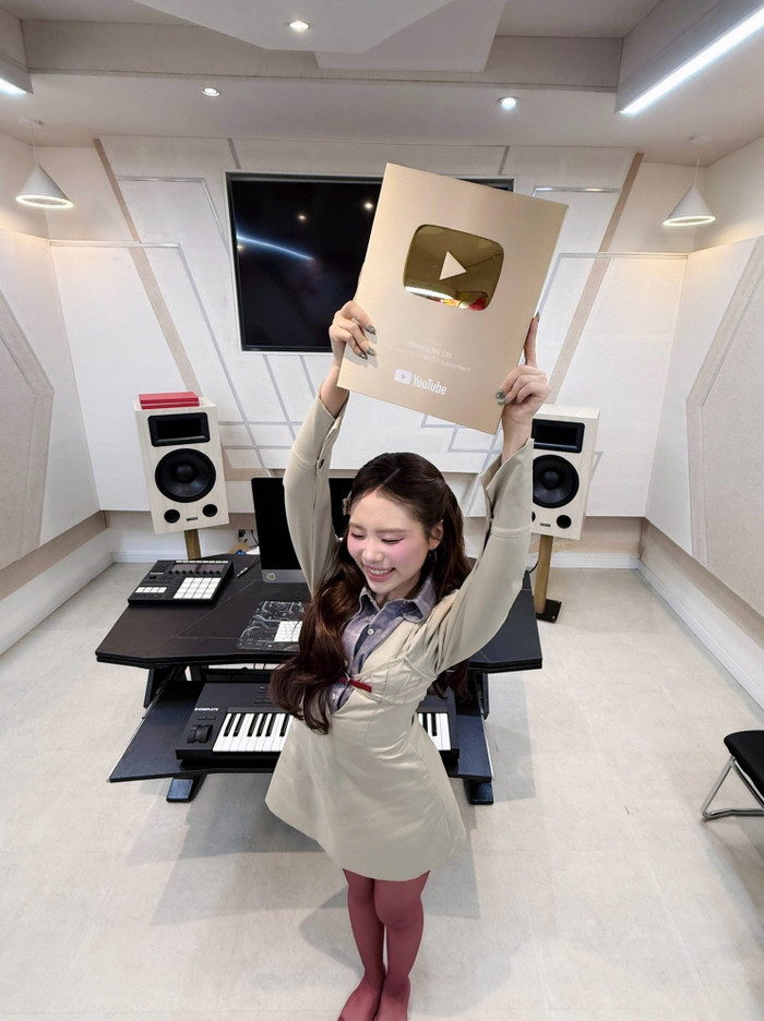 Nhiều MV nổi bật giúp Phương Mỹ Chi đạt thành tích nút vàng Youtube. (Ảnh: FBNV)