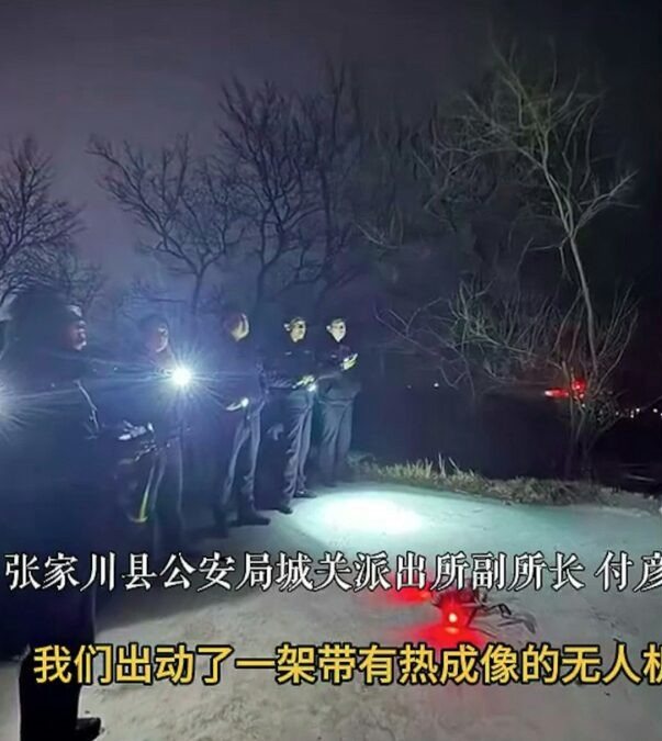 Hai anh em bỏ nhà đi vì sợ cha mắng do không làm bài tập, được tìm thấy đầy xót xa Ảnh 1