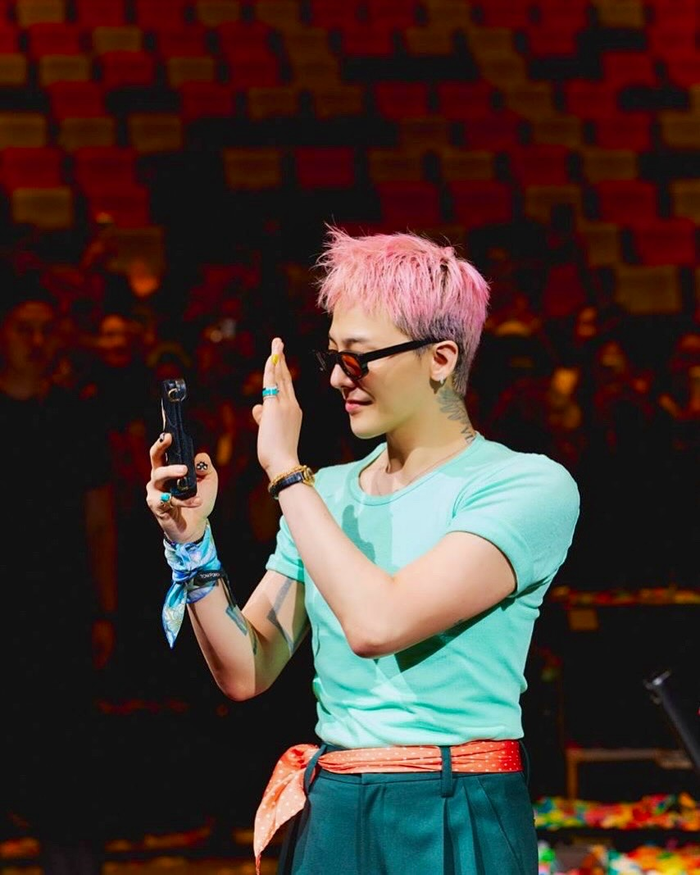 G-Dragon gây sốt khi hé lộ đoạn đối thoại với mẹ mới đây.