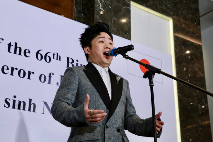 Tùng Dương lên tiếng khi bị so sánh với 2 diva nhạc Việt Ảnh 1