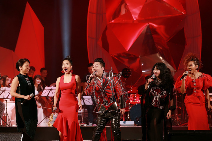 Tùng Dương lên tiếng khi bị so sánh với 2 diva nhạc Việt Ảnh 5