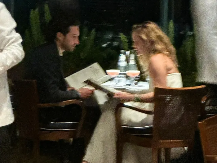 Emma Watson từng được bắt gặp đi ăn nhà hàng cùng với bạn trai doanh nhân. Ảnh: BACKGRID