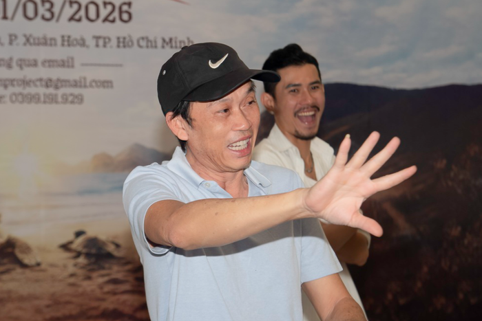 Hoài Linh theo dõi và góp ý trực tiếp cho các diễn viên trẻ trong buổi castin