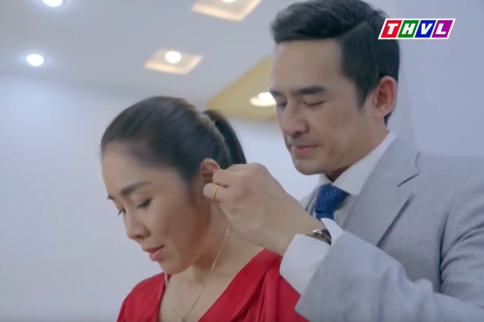 Trong phim, Lê Phương và Lương Thế Thành đóng cặp cùng nhau (Ảnh: Chụp màn hình).