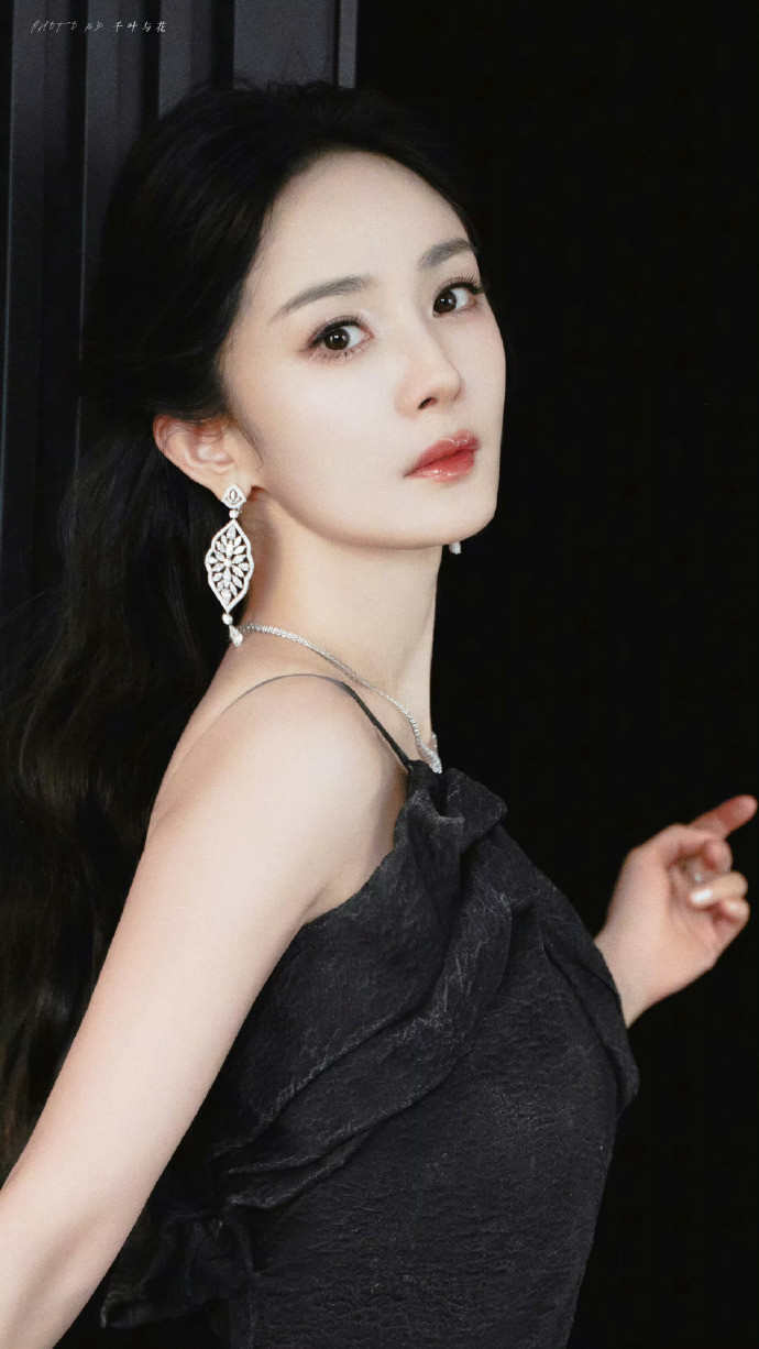 Dương Mịch bất ngờ bị phản ứng dữ dội khi khán giả cho rằng cô không phù hợp với những bộ phim chính kịch nặng ký như Trọng Án Lục Tổ