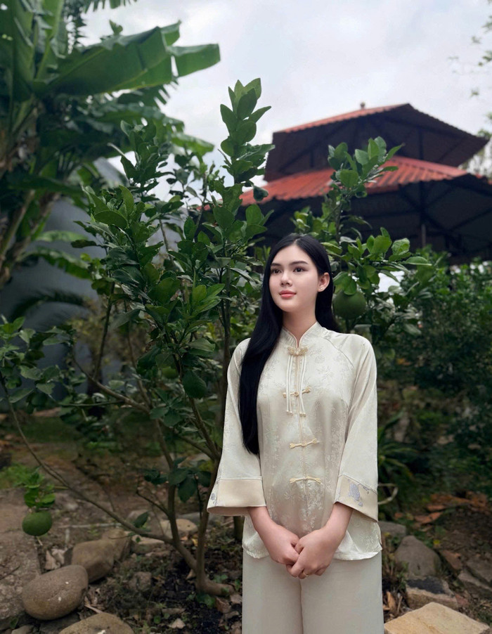 Trước đó, Ngọc Trinh phải đón nhận cú sốc khi ba cô qua đời vào 28 Tết - Ảnh: FBNV