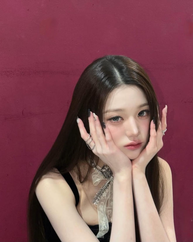 Jang Won Young thường xuyên xuất hiện trong các bảng xếp hạng visual của K-pop và là gương mặt được nhiều thương hiệu săn đón.