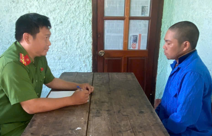 Đối tượng Tạ Quốc Hùng tại cơ quan Công an. Ảnh: Trang TTĐT Bộ Công an&nbsp;