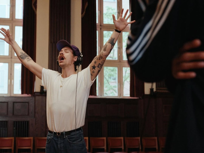 Harry Styles trở lại sau 4 năm: Cuộc thử nghiệm táo bạo hay canh bạc mạo hiểm? Ảnh 6