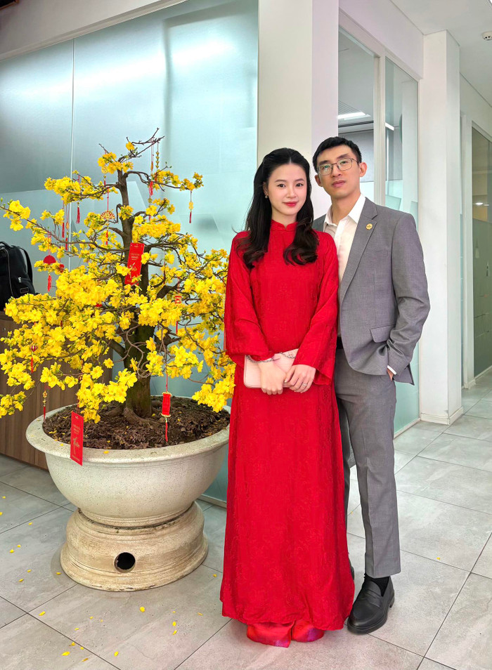 Midu và Minh Đạt vui vẻ chụp hình trong dịp Tết Nguyên đán. Ảnh: FBNV