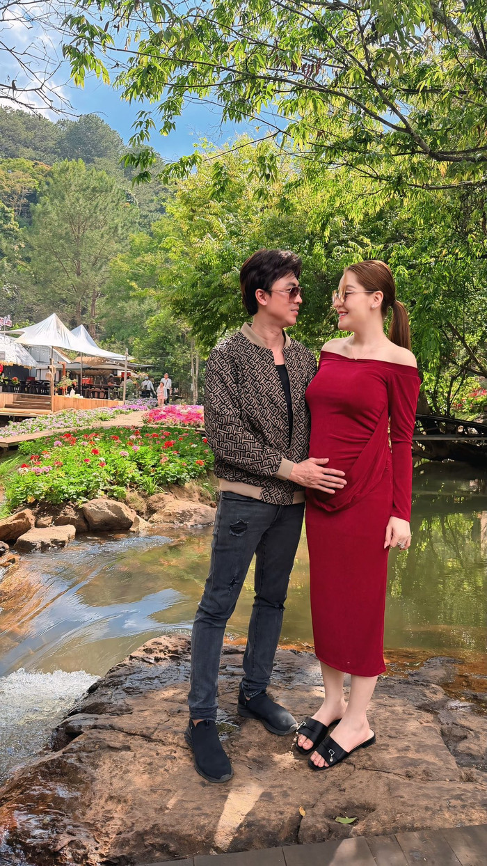 Cả hai hạnh phúc khi công khai chuyện có con chung.