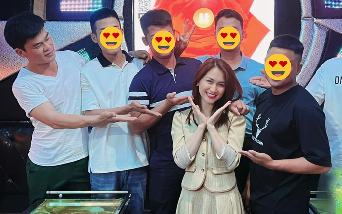 Hòa Minzy từng đăng ảnh đi chơi cùng 'nửa kia' và nhóm bạn vào tháng 5 năm 2022. Ảnh: FBNV