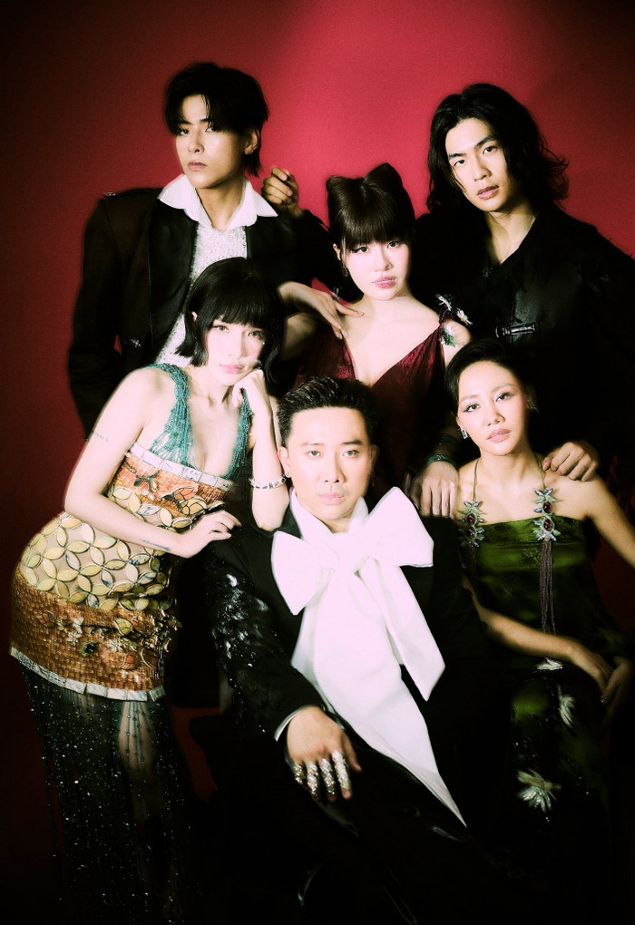 Dàn diễn viên 'tay ngang' gây ấn tượng mạnh, đặc biệt là Văn Mai Hương. (Ảnh: FBNV)