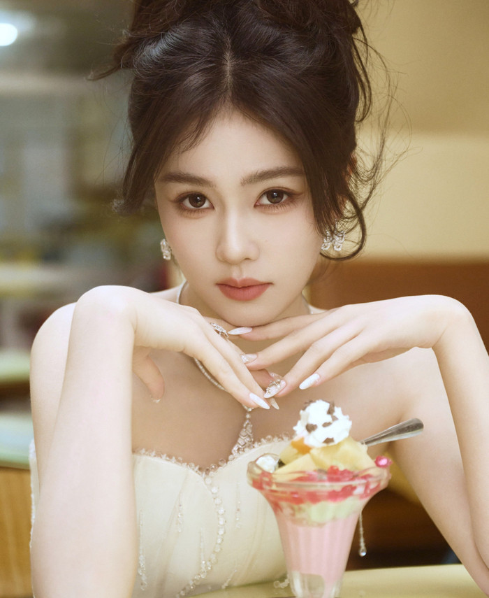 Bạch Lộc hiện là một trong những gương mặt nhận được nhiều sự quan tâm từ công chúng.