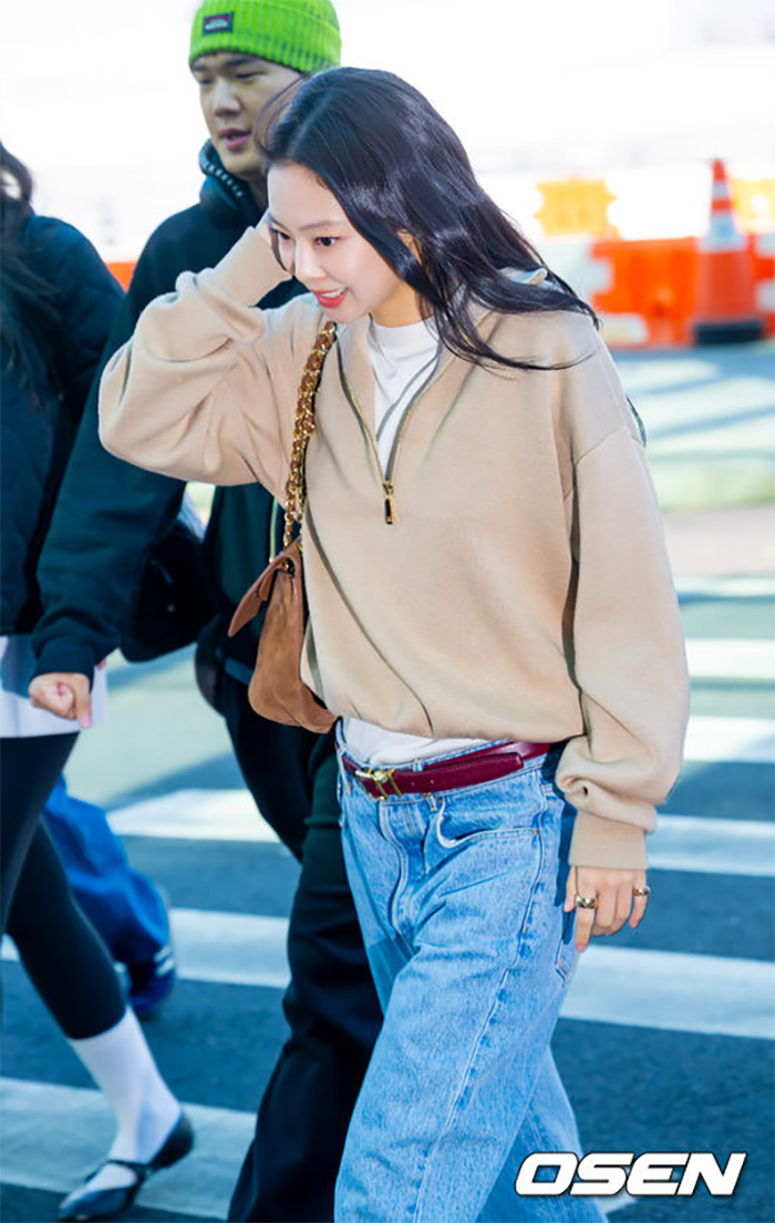 Jennie (BLACKPINK) lên đường sang Pháp dự tuần lễ thời trang.