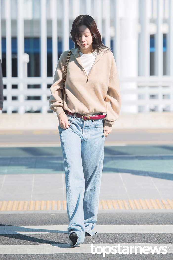 Phong cách giản dị của Jennie nhận 'mưa lời khen'.