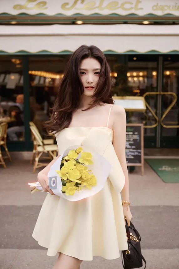 Gia nhập làng giải trí với hình tượng trong trẻo, Chương Nhược Nam dần xây dựng được dấu ấn riêng nhờ phong thái nhẹ nhàng cùng hình ảnh nữ tính.