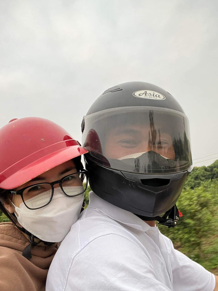 Hình ảnh đời thường của Hòa Minzy bên người đàn ông đặc biệt.