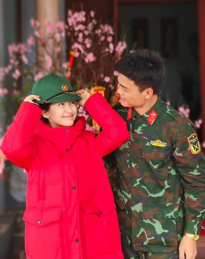 &nbsp;Hòa Minzy cho biết 'nửa kia' và gia đình đã qua nhà hỏi cưới trước khi ông nội cô qua đời. Ảnh: FBNV