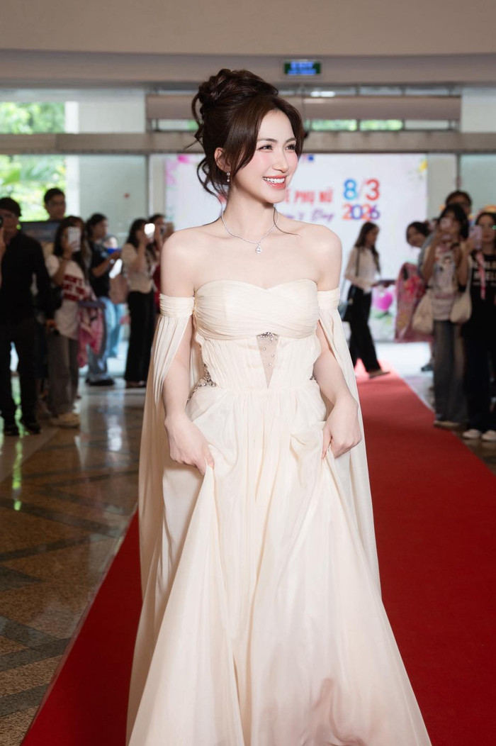 Hòa Minzy đã nhận được nhiều lời chúc phúc từ phía khán giả. Ảnh: FBNV