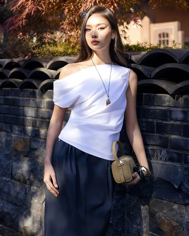 Áo trễ vai đang nổi lên như một lựa chọn hoàn hảo để 'hack' mọi vóc dáng.