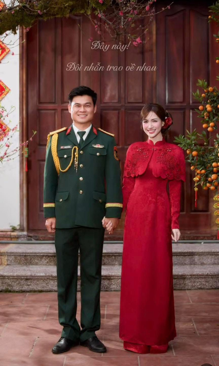 Hòa Minzy đã công bố bạn trai vào tối 6/3. Ảnh: FBNV