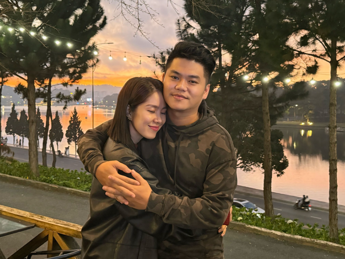 Lê Phương hiện có cuộc sống bình yên bên gia đình và tiếp tục hoạt động nghệ thuật