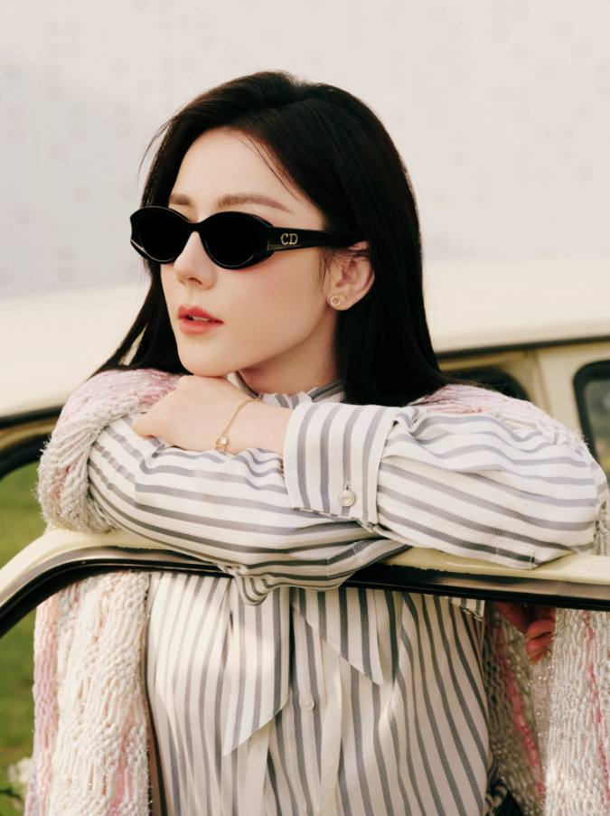 Địch Lệ Nhiệt Ba được người hâm mộ kỳ vọng sẽ bước sang giai đoạn mới trong sự nghiệp sau những biến động gần đây