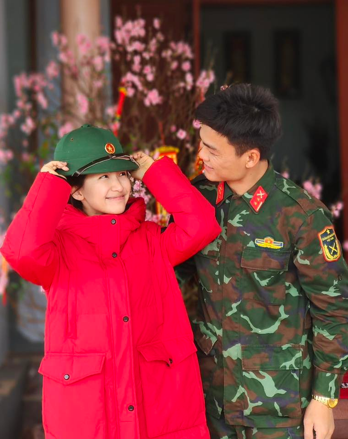 Hòa Minzy và bạn trai quân nhân có nhiều năm hẹn hò kín tiếng trước khi công khai với khán giả.