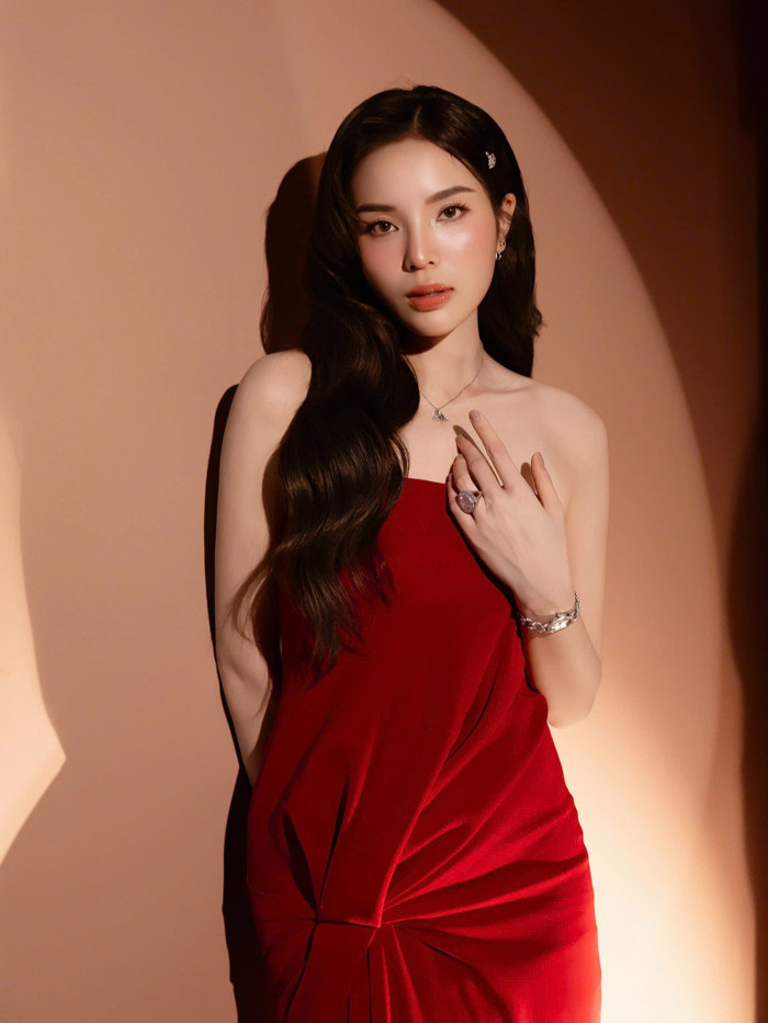 Nhan sắc của Kỳ Duyên được nhận xét ngày càng thăng hạng rõ rệt. Ảnh: FBNV