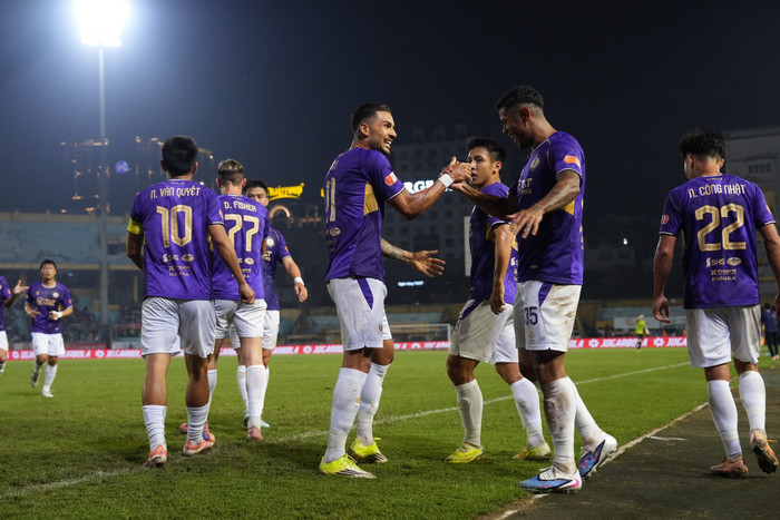 HLV Kim Sang Sik sẽ gọi Đỗ Hoàng Hên lên tuyển Việt Nam. Ảnh: CLB Hà Nội