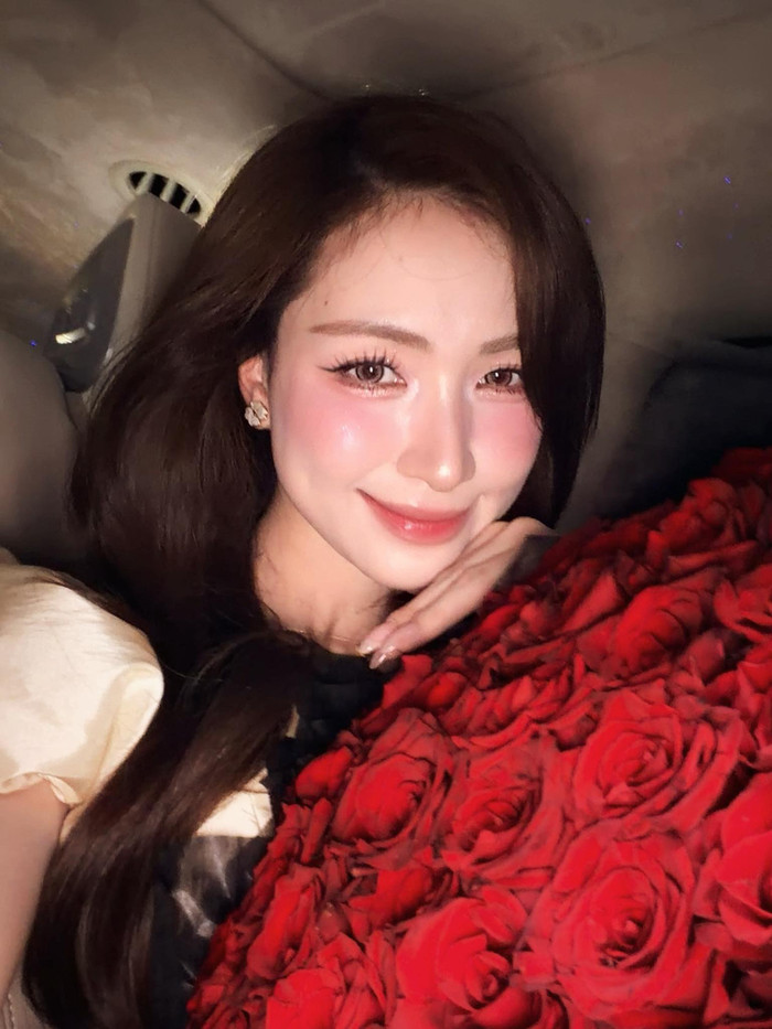 Hòa Minzy luôn khéo léo, tinh tế khi nhắc đến chuyện đời tư. Ảnh: FBNV