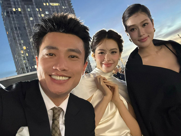 Quốc Trường và Tiểu Vy vui vẻ chụp hình mỗi khi có dịp gặp nhau. Ảnh: FBNV