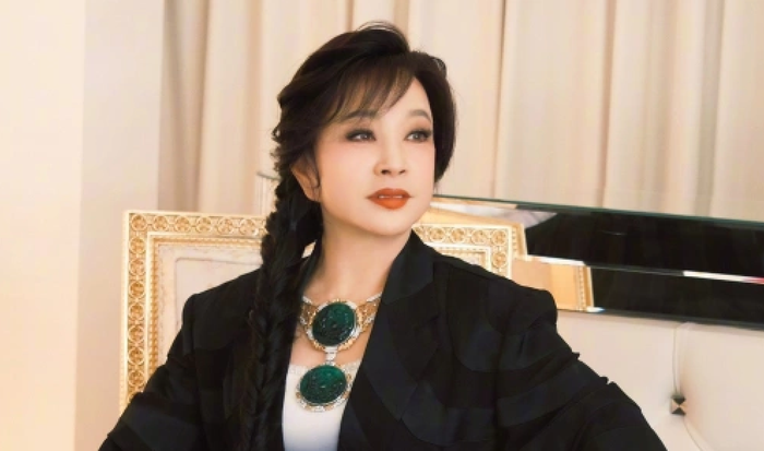 Diễn viên kỳ cựu Lưu Hiểu Khánh hiện trở thành tâm điểm chú ý của dư luận khi những tin đồn về đời tư của bà lan truyền trên mạng xã hội.