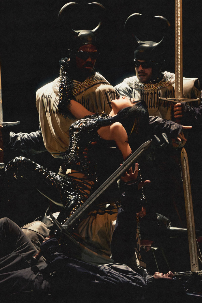 Thái Y Lâm 'gây sốc' khi đưa di sản văn hóa phi vật thể lên sân khấu concert Ảnh 4