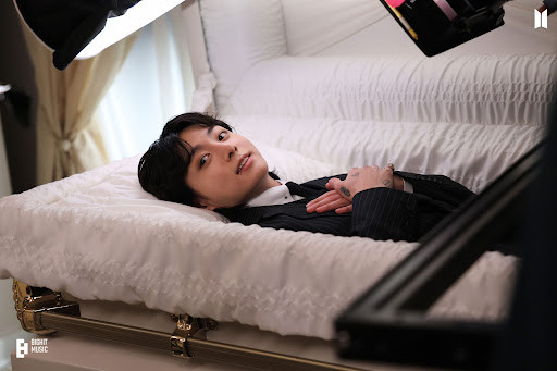 Jungkook là nghệ sĩ châu Á đầu tiên làm được điều này trên BXH Billboard Global Ảnh 2