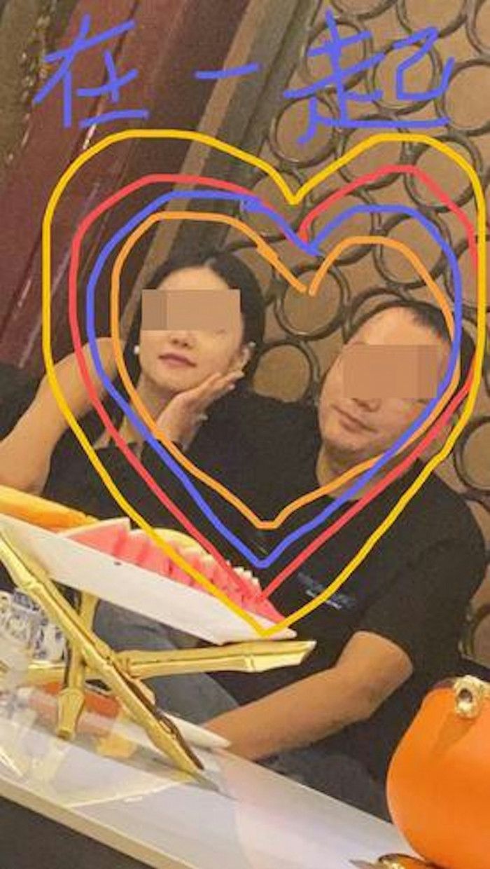 'Tiểu tam' bị vợ chính đánh ghen giữa đường, hành động của người chồng gây phẫn nộ Ảnh 4