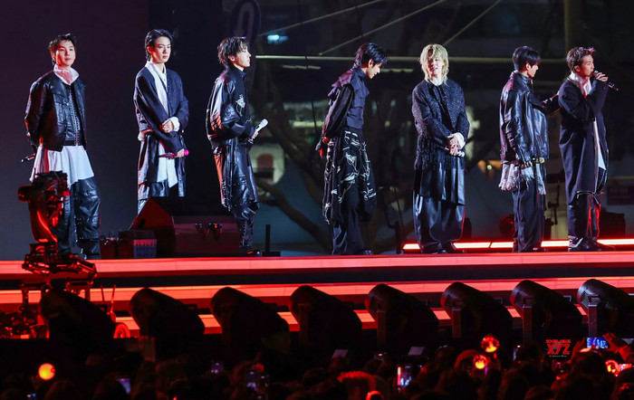 'Dậy sóng' tin BTS tổ chức world tour tại Hà Nội: Thực hư ra sao? Ảnh 2