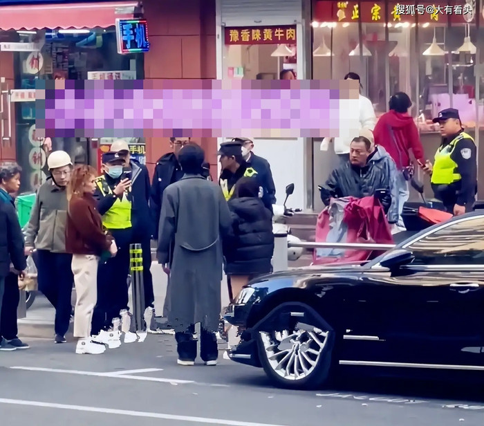 Nói dối đi chơi với bạn, cô gái bị người yêu bắt quả tang hành động đáng xấu hổ Ảnh 3