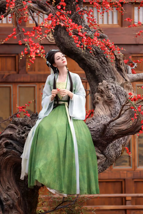 Bạch Nhật Đề Đăng do Địch Lệ Nhiệt Ba đóng chính hiện đang nhận được hiệu ứng tích cực từ khán giả.