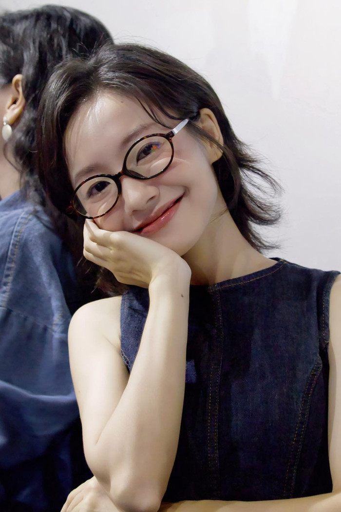 Hoàng Hà được nhận xét sở hữu nụ cười duyên dáng, gây thương nhớ ngay từ cái nhìn đầu tiên. Ảnh: FBNV