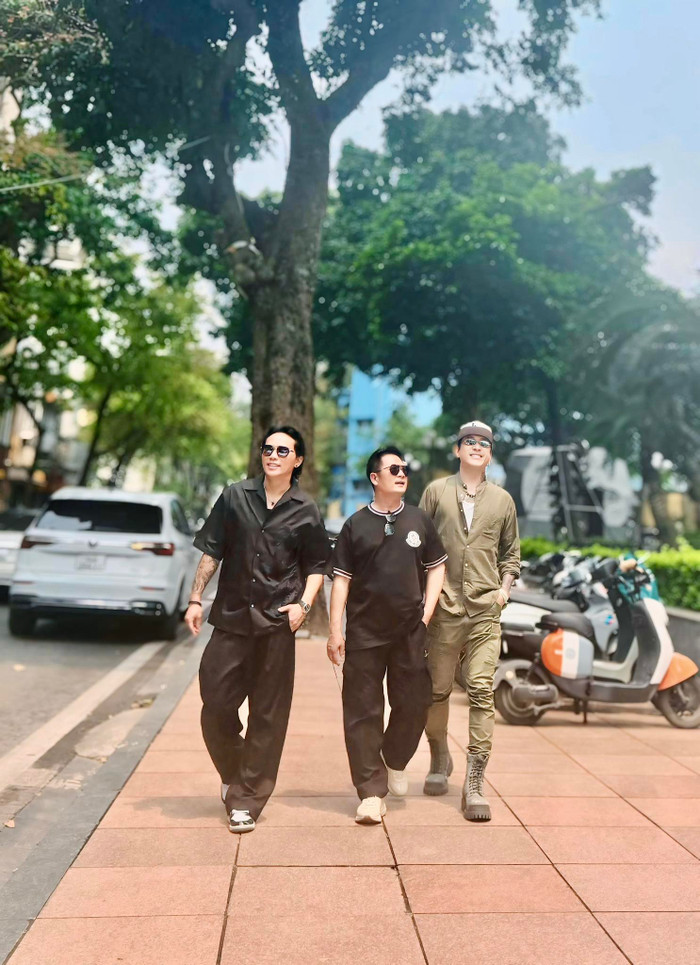 Tuấn Hưng cùng 2 thành viên trong nhóm Quả Dưa Hấu.&nbsp;